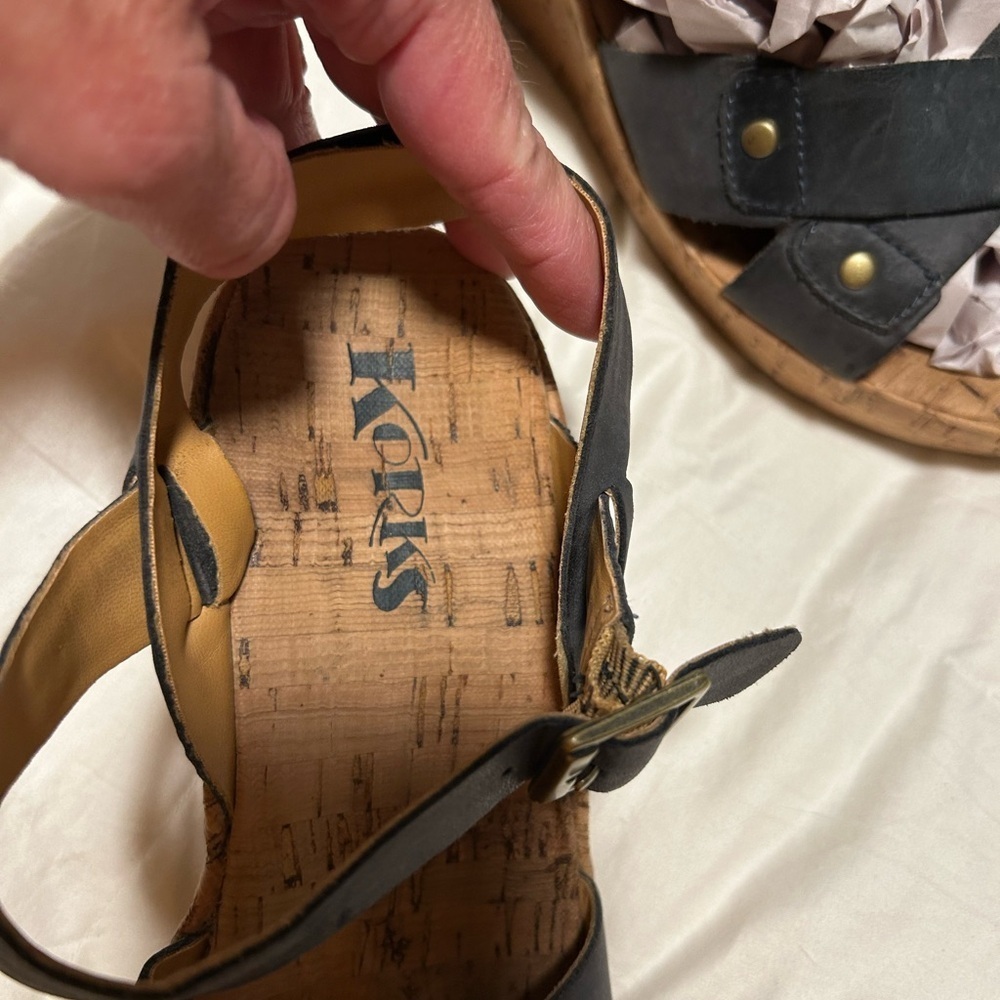 Korks navy wedges sz 10, great with jeans, denim color, lightweight, cute, sexy - Picture 7 of 8